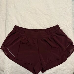 Lululemon - Hotty Hot 2.5 Shorts in Maroon